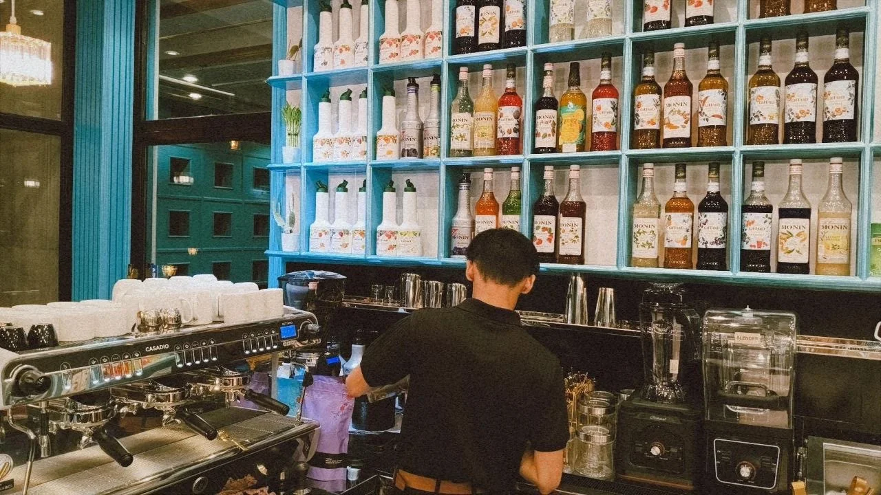 BAROCK barista working at the espresso station